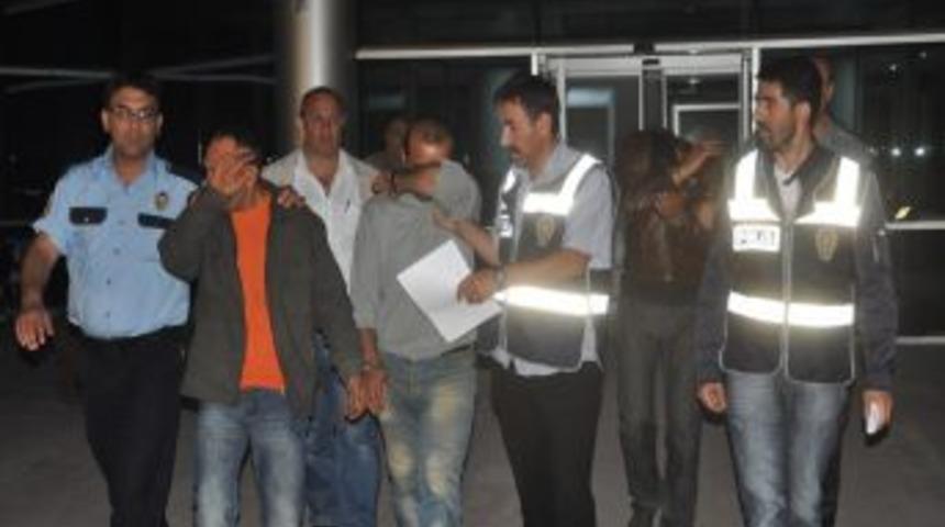 Hırsızlık Yaptıkları Yere Tekrar Gelince Yakalandılar