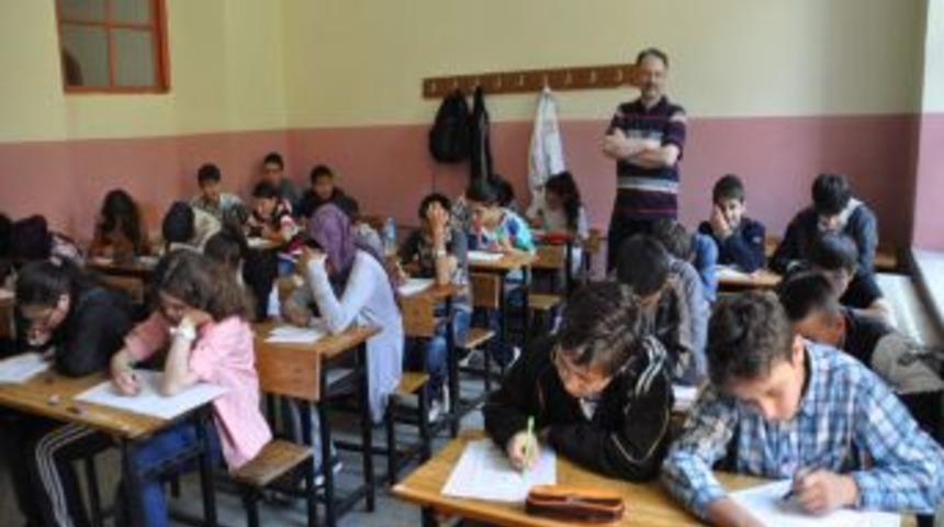 Yozgat&rsquo;ta 350 &Ouml;ğrenci SBS &Ouml;ncesi Sınav Heyecanı Yaşadı