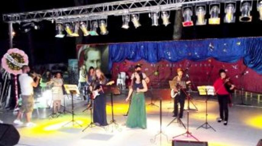 Ayal'dan Unutulmaz M&uuml;zik Gecesi