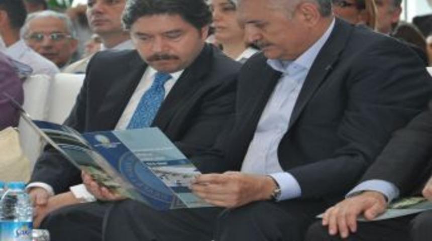 Bakan Yıldırım, Havalimanı A&ccedil;ılışına Katıldı