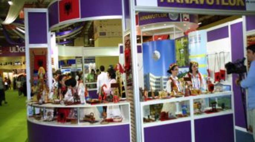T&uuml;rk&ccedil;e K&uuml;lt&uuml;r Ş&ouml;leni&rsquo;nde &Uuml;lkelerin Farklı Dizayndaki Stantları G&ouml;z Kamaştırdı
