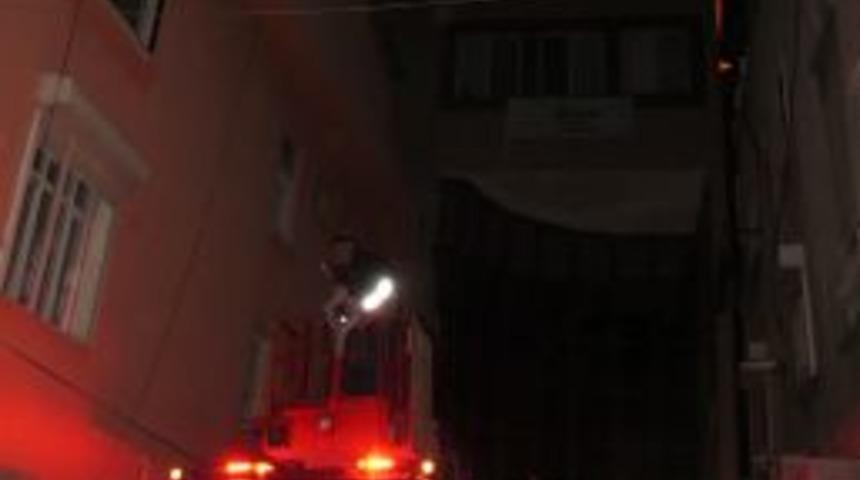 Kız &Ouml;ğrenci Yurdunda Yangın