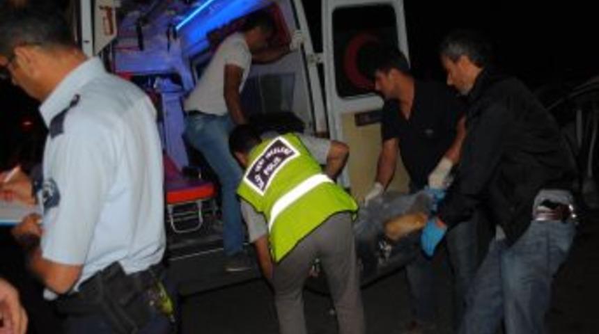 Manavgat'ta Trafik Kazası: 3 &Ouml;l&uuml;, 3 Yaralı