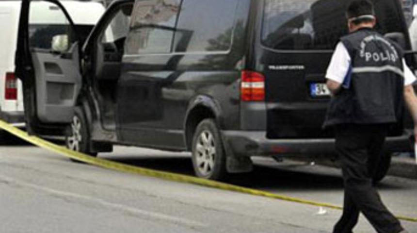 İşadamı minib&uuml;ste &ouml;l&uuml; bulundu