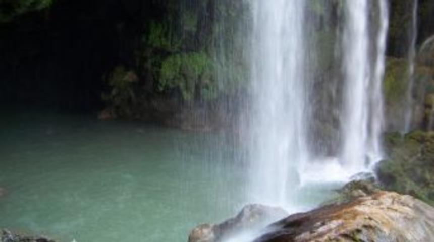 Yerk&ouml;pr&uuml; Şelalesinde Bot Alabora Oldu