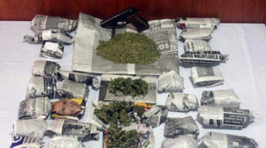 Torbacının zulası polis dolabından &ccedil;ıktı