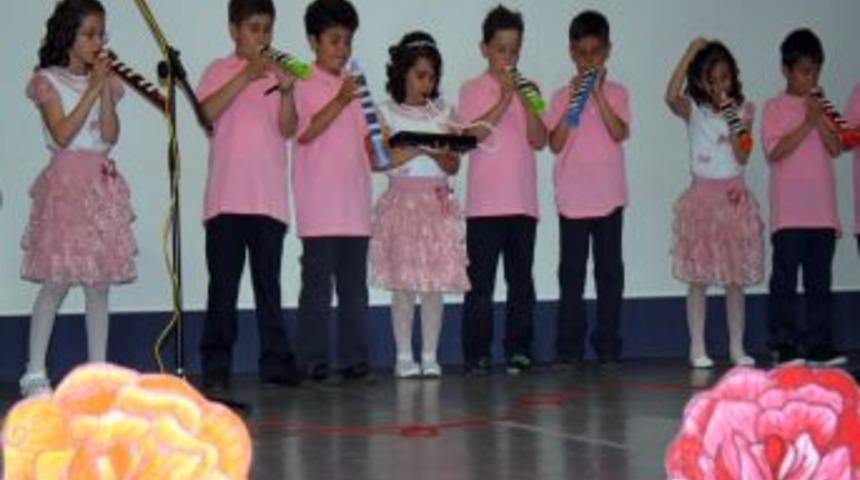 Yıl Sonu Etkinliğinde &Ccedil;ocuklar H&uuml;nerlerini Sergiledi