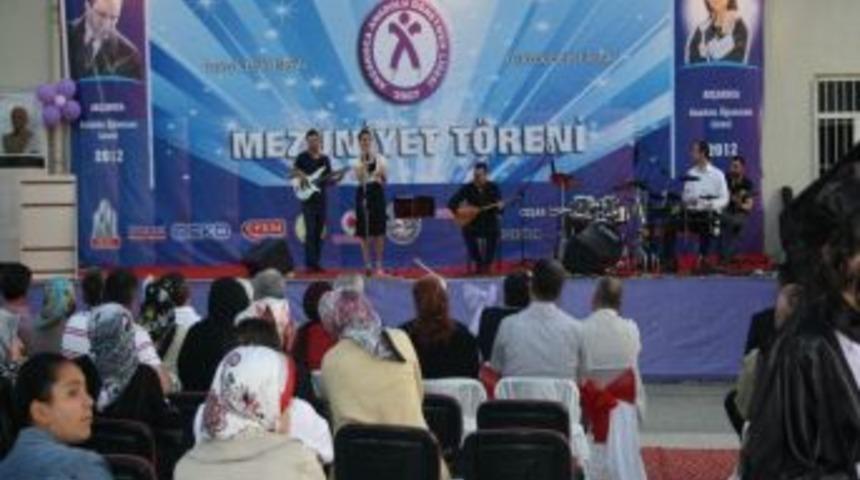 Ak&ccedil;akoca Anadolu &Ouml;ğretmen Lisesi'nde Mezuniyet T&ouml;reni