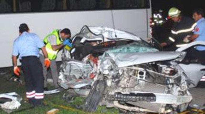 Sanayi kavşağı&rsquo;nda korkun&ccedil; kaza: 3 &ouml;l&uuml;