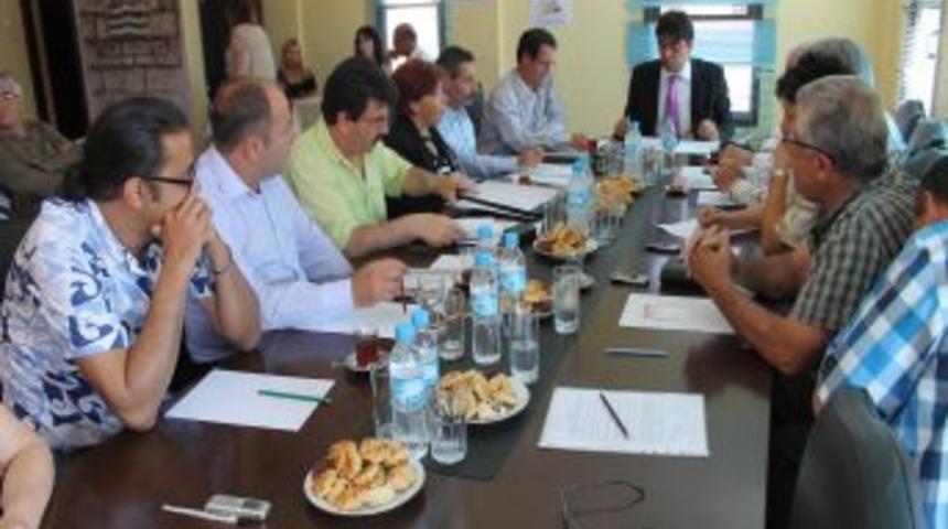 Chp Fo&ccedil;a İl&ccedil;e Başkanlığı'na Se&ccedil;ilen Mert, Belediye Meclisi'ne Veda Etti