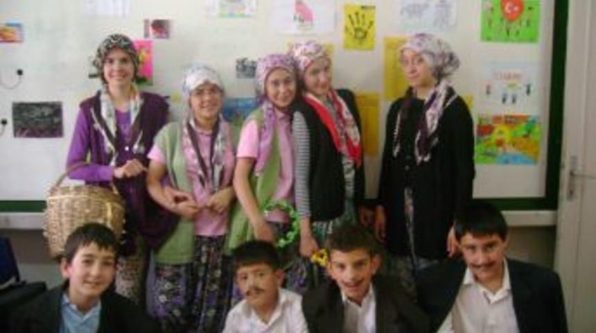 Kula'da Şarkı Yarışması Birincileri Belli Oldu