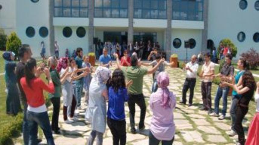 Tekstil Fabrikasında Yaza Merhaba Eğlencesi