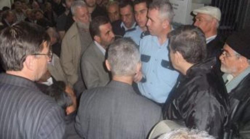 Hacca &Ouml;zel Şirketle Gidebilmek İ&ccedil;in M&uuml;ft&uuml;l&uuml;kte Sabahladılar