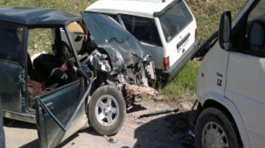 G&uuml;m&uuml;şhane'de Trafik Kazası: 7 Yaralı