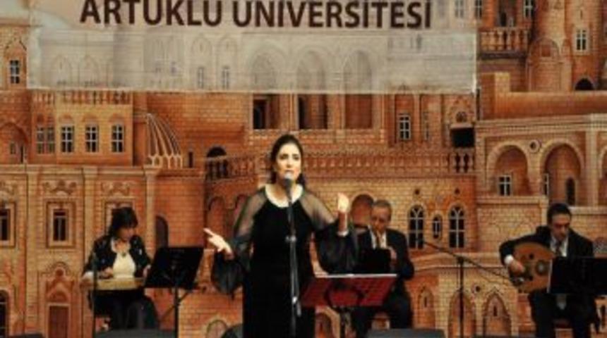 D&uuml;nyaca &Uuml;nl&uuml; L&uuml;bnanlı Sanat&ccedil;ı Ghada Schebir'i Mardinlilerle Buluştu
