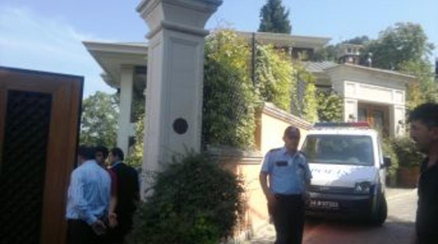 Savcı, Hayati Kamhi'nin Cesedini Inceliyor