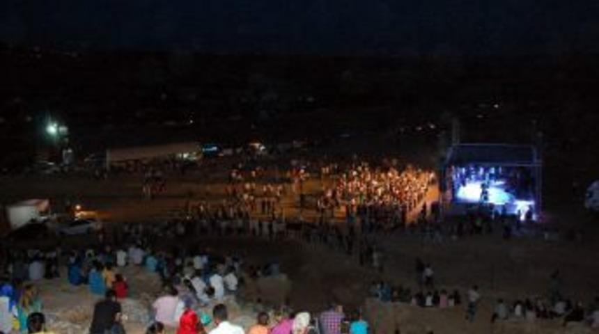 Gen&ccedil;lik Festivali'nde Perre Antik Kenti &Ccedil;&ouml;pl&uuml;ğe D&ouml;nd&uuml;