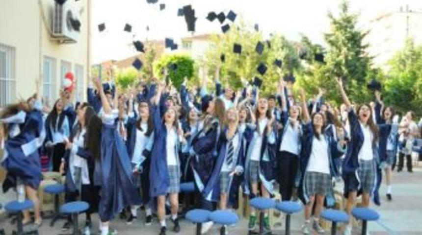 Gemlik Anadolu Lisesi'nde Mezuniyet Coşkusu