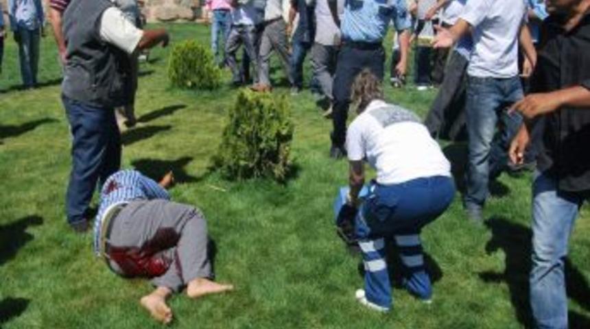 Parkta G&ouml;rd&uuml;ğ&uuml; Kan Davalısını Ağır Yaraladı