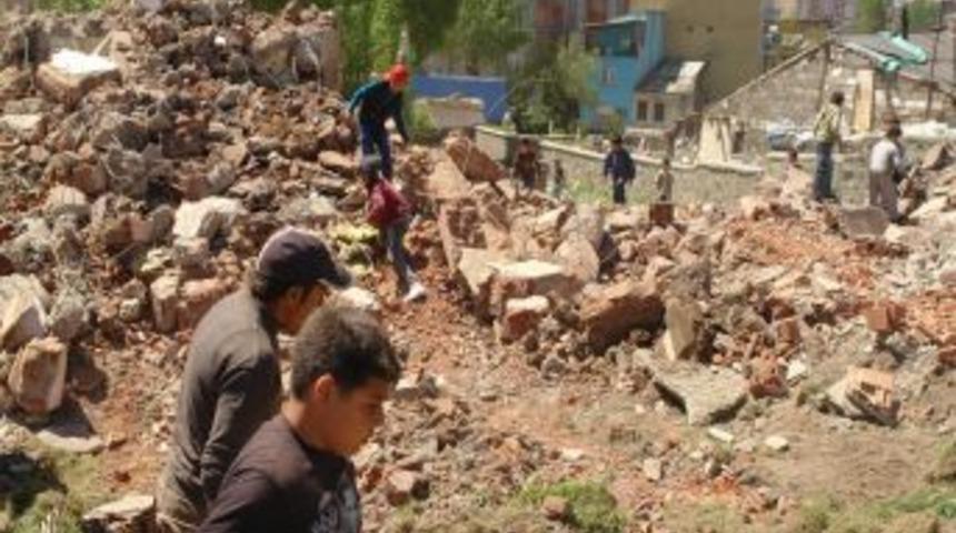 Belediye Yıkım, Mahalleli Ge&ccedil;im Derdinde