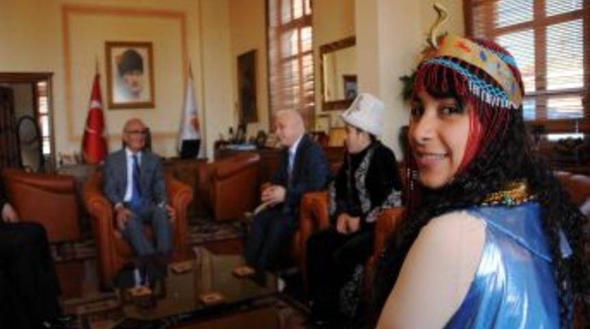 Samsun B&uuml;y&uuml;kşehir Belediye Başkanı, Yabancı &Ouml;ğrencilerle D&uuml;et Yaptı