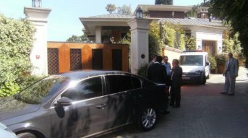 &Uuml;nl&uuml; İşadamının Oğlu İntihar Etti