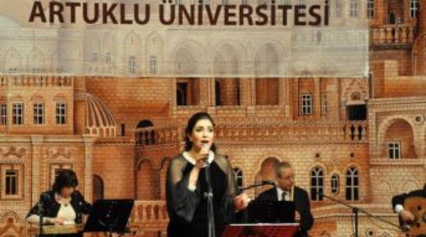 L&uuml;bnanlı Sanat&ccedil;ı Ghada Schebir Mardin'de Konser Verdi