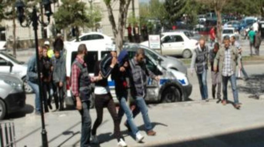 Erzurum'da Uyuşturucu Tacirlerine Şok Baskın