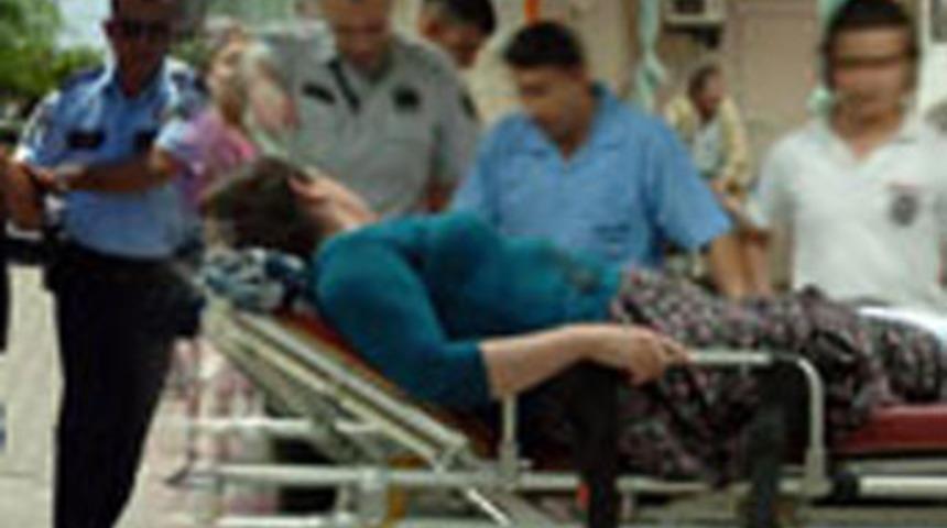 &Uuml;vey annesini bı&ccedil;akladı