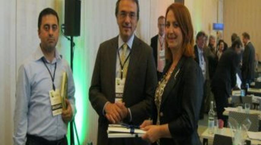 Berlin'e Bursa İmzası