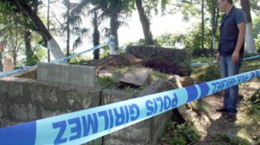 Giresun Kalesi'ndeki Kurban Dede'nin Mezarı Tahrip Edildi