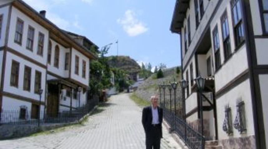 &Uuml;nl&uuml;ler &lsquo;M&uuml;mk&uuml;nl&uuml;&rsquo;den Ev Bakıyor
