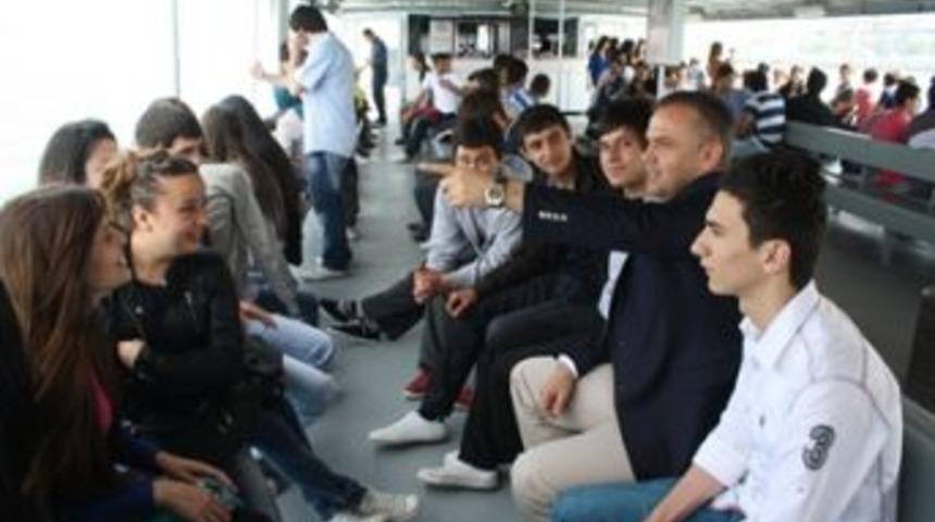 Lisesi &ouml;ğrencilere boğaz turu