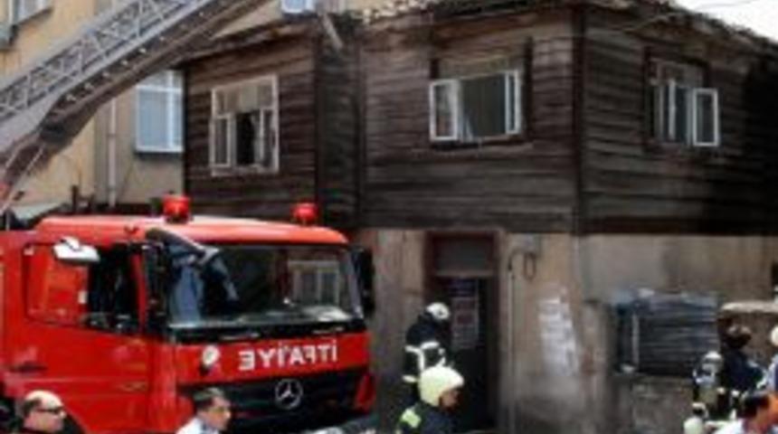 Bartın'da Ahşap Evde Yangın &Ccedil;ıktı