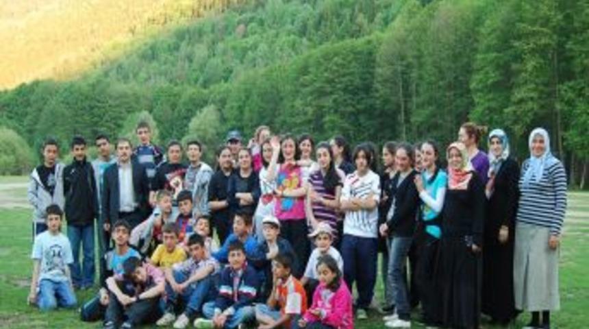 Posoflu &Ouml;ğrenciler SBS &Ouml;ncesi Piknikte Stres Attı