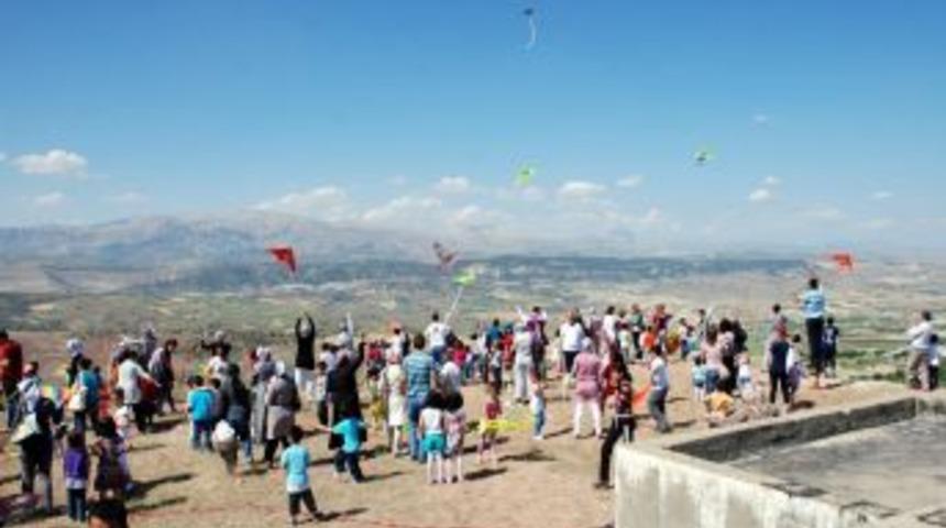 Besni'de İstiklal Anaokulu U&ccedil;urtma Şenliği D&uuml;zenledi