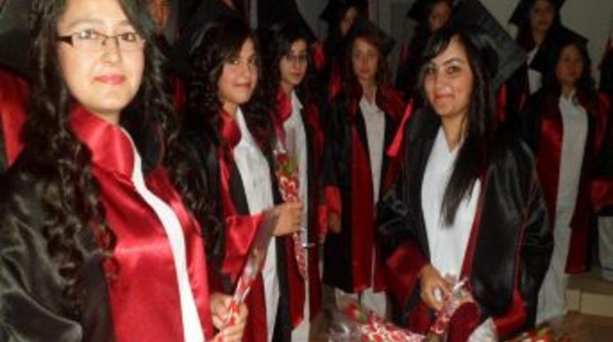 Kiraz Anadolu Sağlık Meslek Lisesi Mezuniyet T&ouml;reni Yapıldı