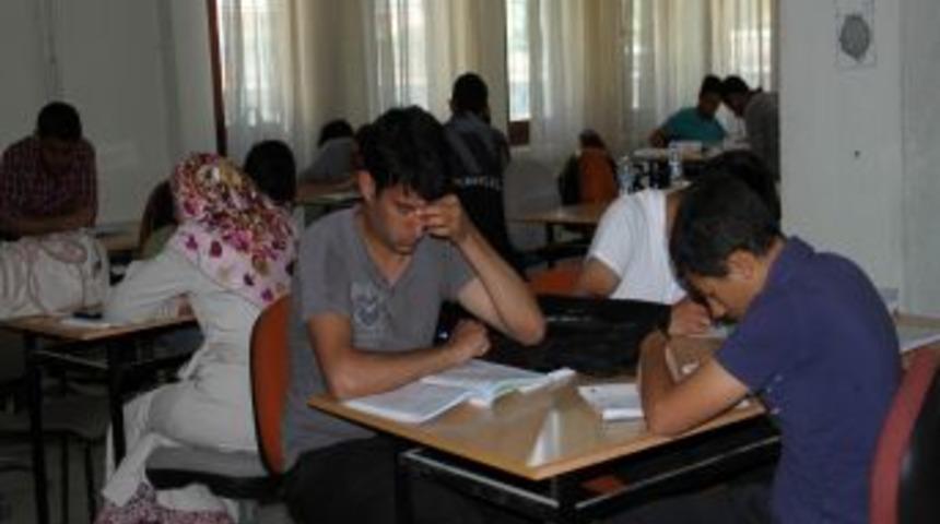 Halk K&uuml;t&uuml;phanesi Yeniden Hizmete A&ccedil;ıldı