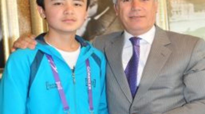 D&uuml;nyanın Farklı &Uuml;lkelerinden Gelen &Ccedil;ocuklardan Başkan Bozbey&rsquo;e 'T&uuml;rk&ccedil;e' Teşekk&uuml;r