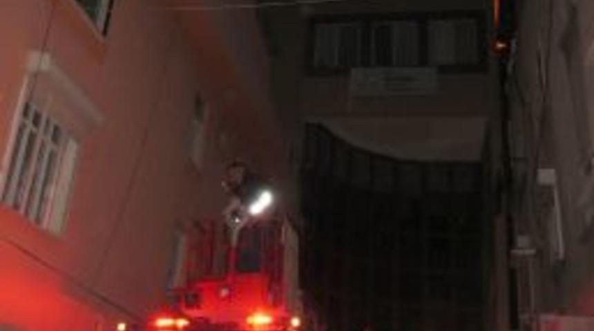 Edremit İtfaiye M&uuml;d&uuml;r&uuml; &Ouml;zbaş: Yurt Yangınında Her Imkanı Kullandık