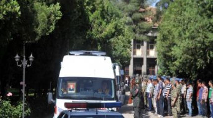 Diyarbakır&rsquo;daki Şehitler Memleketlerine Uğurlandı