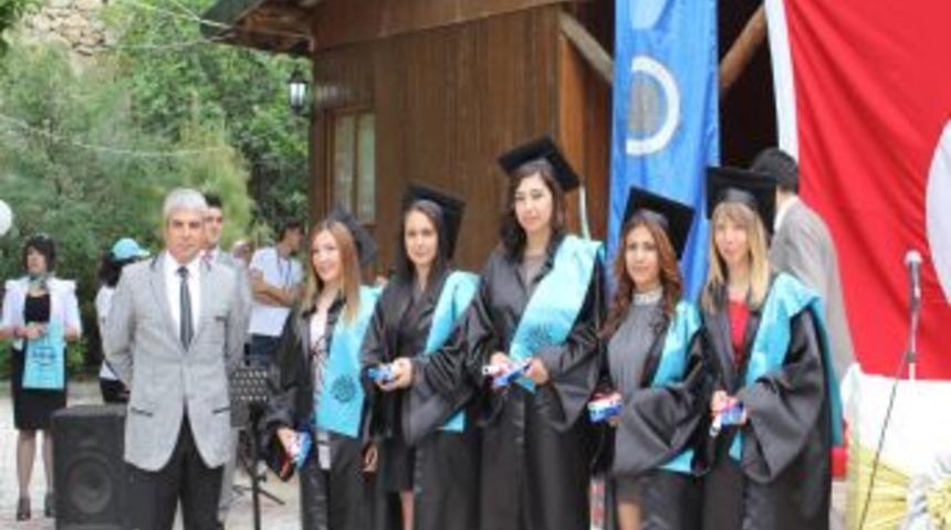 Ankara &Uuml;niversitesi Beypazarı MYO Mezunları T&ouml;renle Diplomalarını Aldı