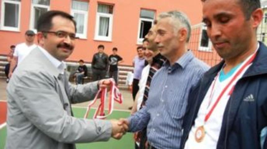Geleneksel Babalar Voleybol Turnuvası Yapıldı