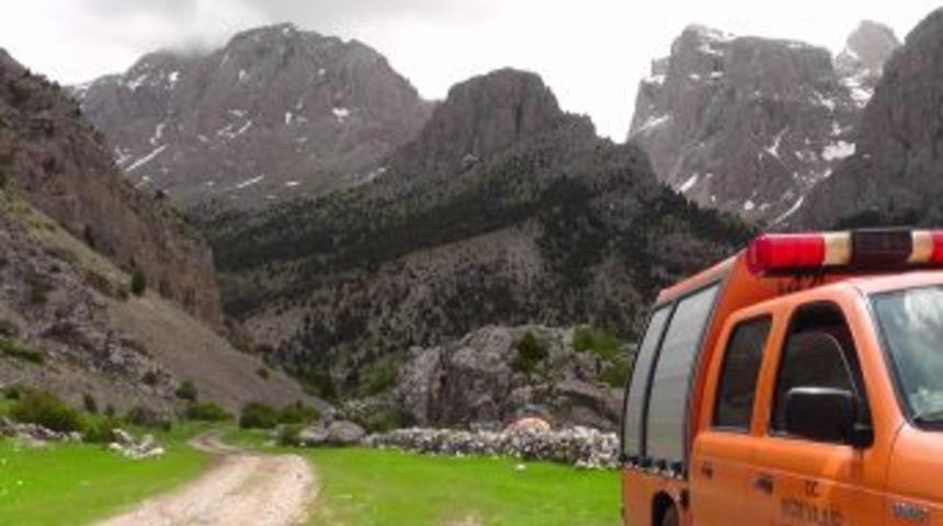 Niğde Demirkazık Dağı'na Tırmanan &Uuml;niversite &Ouml;ğrencisi Hayatını Kaybetti