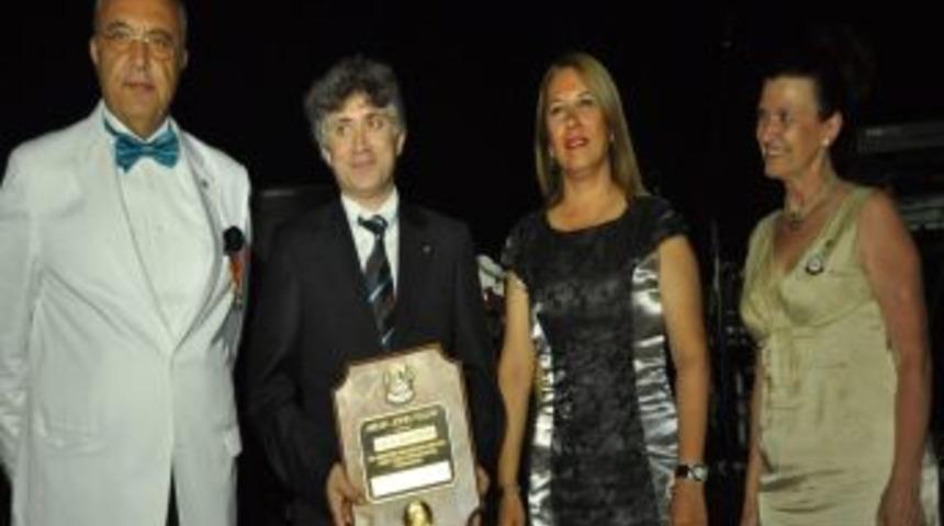 Dr. &Ouml;zkan'a Lions Melvin Jones Dostluk &Ouml;d&uuml;l&uuml;