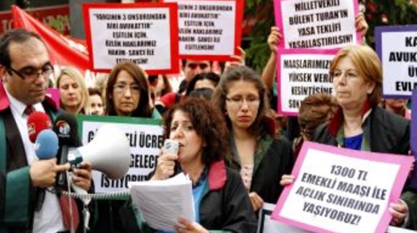 Maliye Bakanlığı &Ouml;n&uuml;nde C&uuml;bbeli Eylem