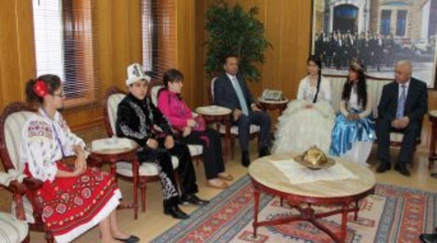 Yabancı &Ouml;ğrencilerden Vali Aksoy'a Ziyaret