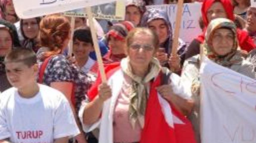 Araklı Turup İ&ccedil;in Ayakta