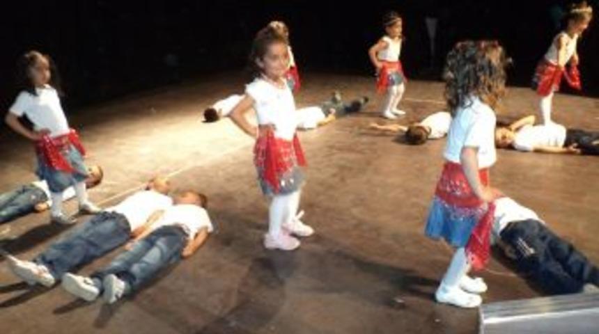 Varto H&uuml;rriyet İlk&ouml;ğretim Okulu &Ouml;ğrencileri Yıl Sonu Sergisi