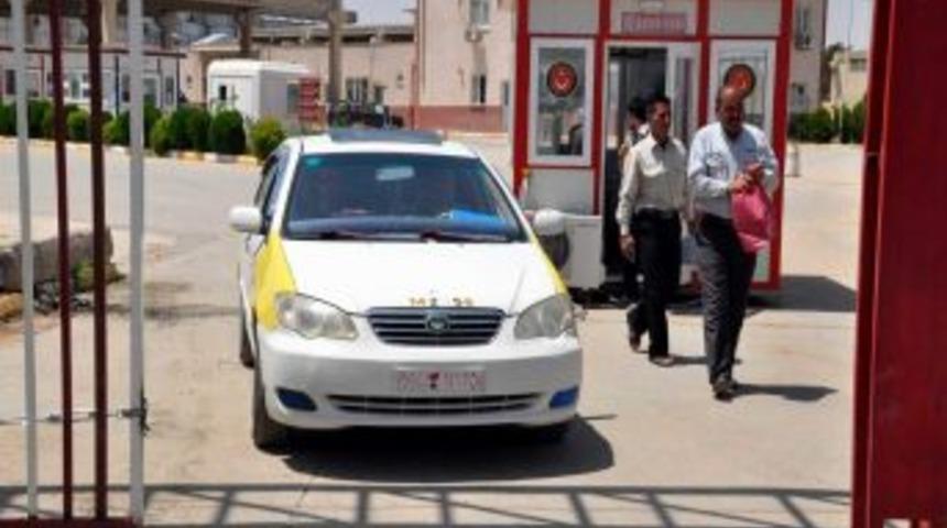 Suriye Sınırındaki Ak&ccedil;akale Sınır Kapısı'ndan 2 G&uuml;nde 200 Kişi Ge&ccedil;iş Yaptı